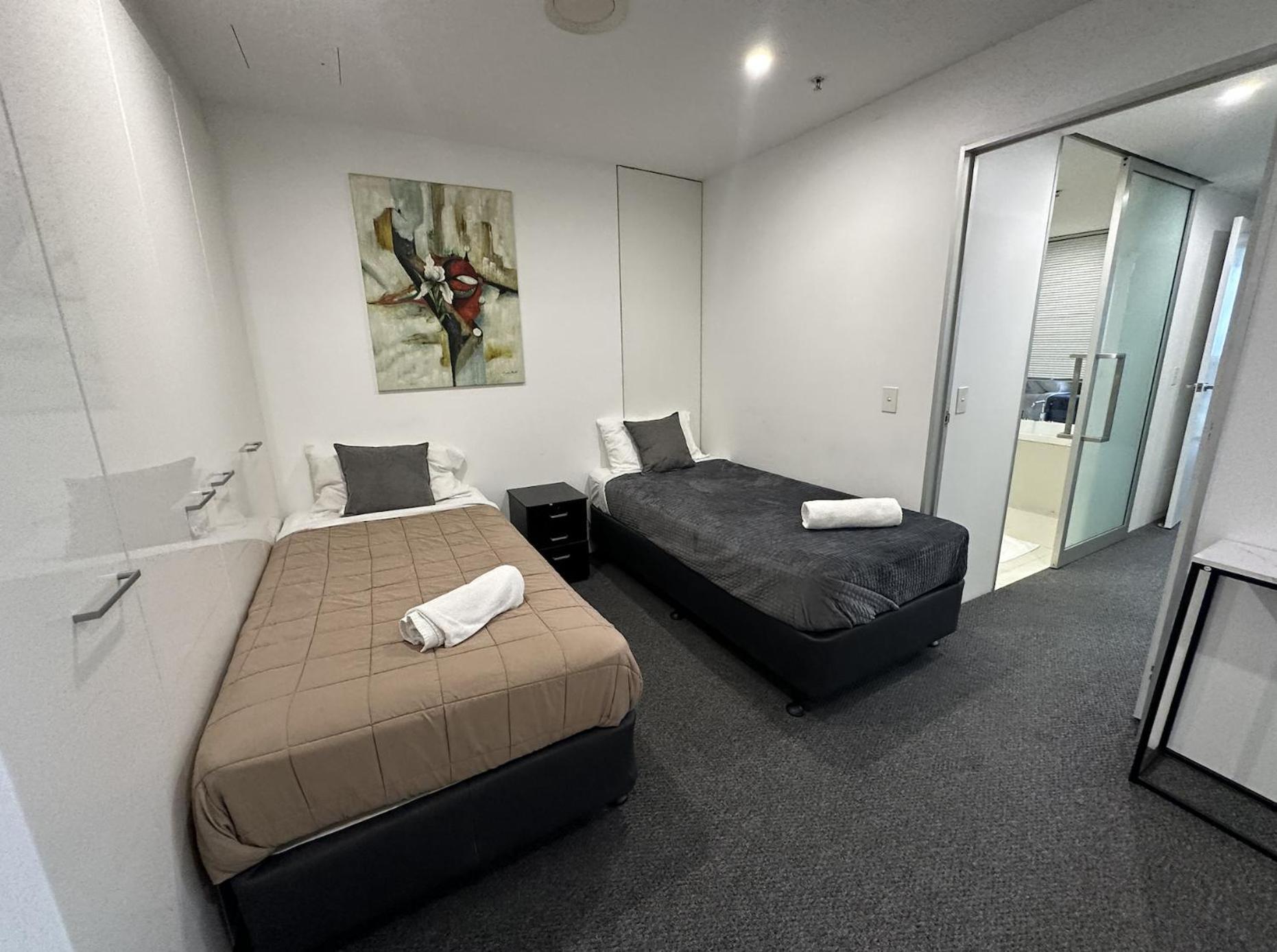 Beachview Surfers 2bd Lux Apartment *