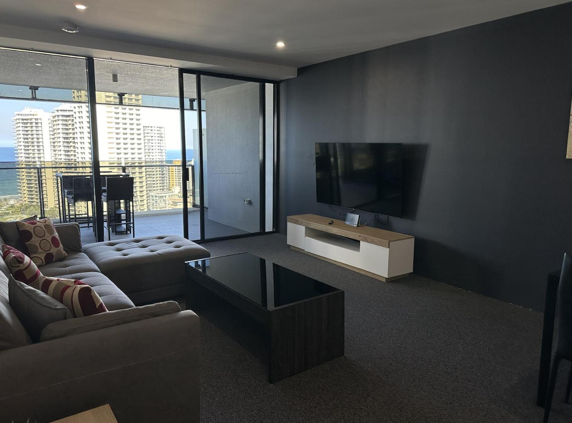 Beachview Surfers 2bd Lux *